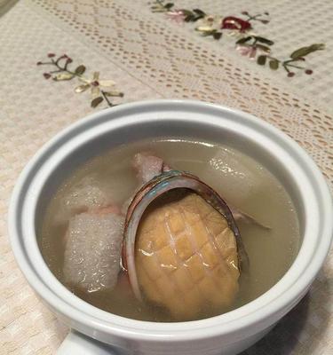 竹荪猪蹄汤怎么做？有哪些健康益处？