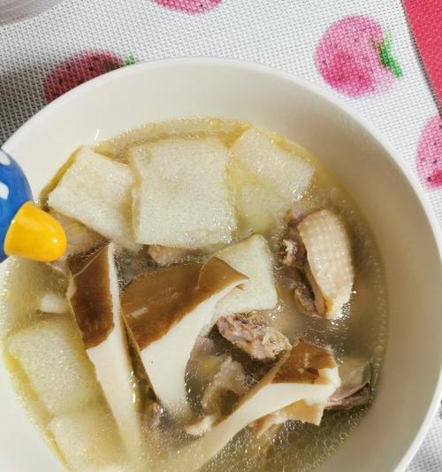 竹荪乌鸡汤的做法是什么？如何在家轻松制作？