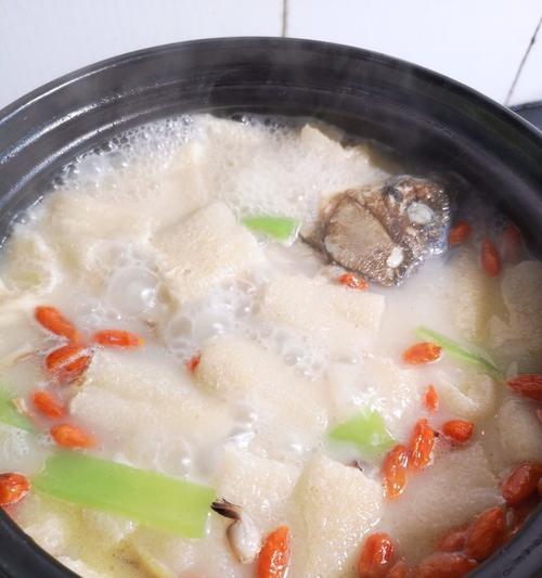 竹荪乳鸽汤怎么做？步骤和技巧有哪些？  第2张
