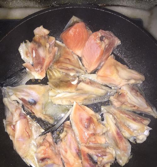 蒸烤三文鱼头的做法是什么？如何确保三文鱼头蒸烤得恰到好处？  第1张