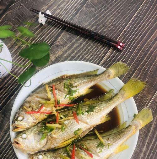 蒸黄花鱼怎么做才鲜嫩？步骤和技巧是什么？