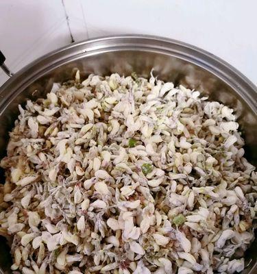 蒸槐花儿的做法是什么？如何蒸制槐花儿才能保持其营养和美味？  第2张