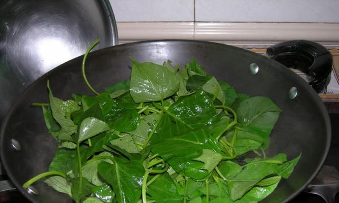 蒸红薯叶疙瘩的做法是什么？如何做出美味的红薯叶疙瘩？  第3张