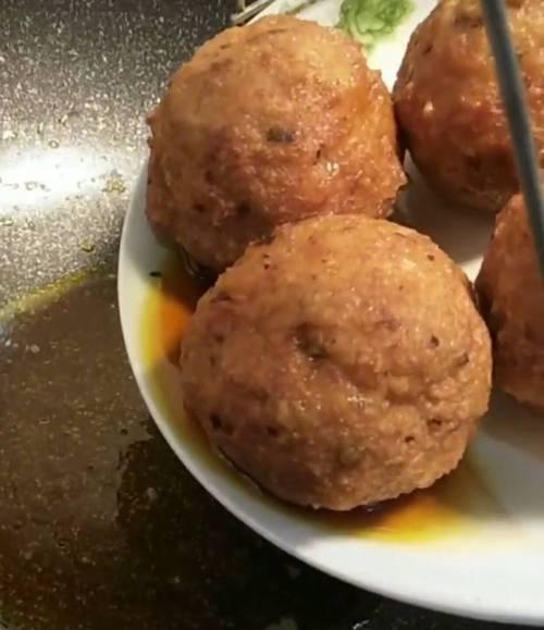 蒸豆腐丸子的做法是什么？如何做出鲜嫩多汁的豆腐丸子？  第2张