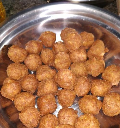 蒸豆腐酱瓜肉丸子怎么做？步骤和技巧是什么？