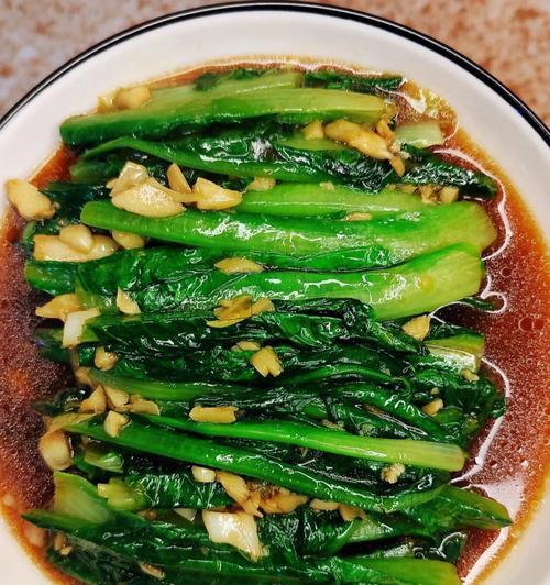 蒸炒油麦菜的做法是什么？如何保持油麦菜的鲜嫩口感？