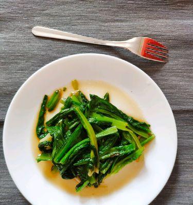 蒸炒油麦菜的做法是什么？如何保持油麦菜的鲜嫩口感？  第3张