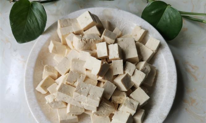 蒸鲳鱼北豆腐怎么做？步骤和技巧有哪些？  第3张