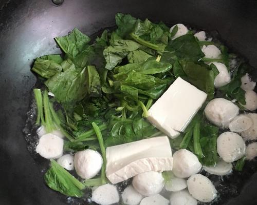 蒸菠菜丸子怎么做？步骤和技巧有哪些？  第2张