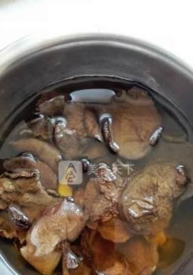 榛蘑杂焖五花肉怎么做？步骤和技巧是什么？  第3张