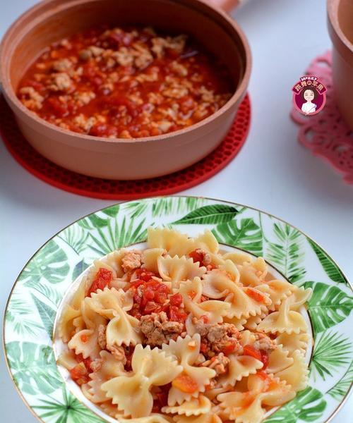 如何制作完美的番茄烩肉酱意面？步骤和技巧是什么？