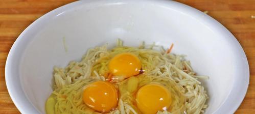 珍选捞汁金针菇的做法是什么？如何在家轻松制作？
