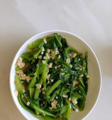 油泼茼蒿怎么做？步骤和技巧有哪些？  第2张