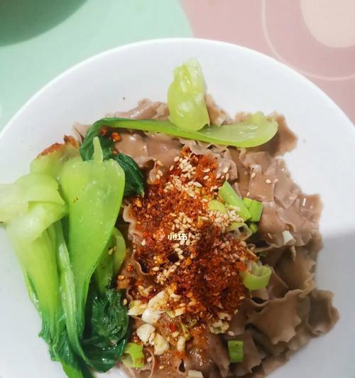 油泼面家常的做法？如何在家轻松制作正宗油泼面？  第3张
