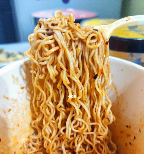 油泼辣子嫩牛拌面怎么做？详细步骤和技巧是什么？  第3张