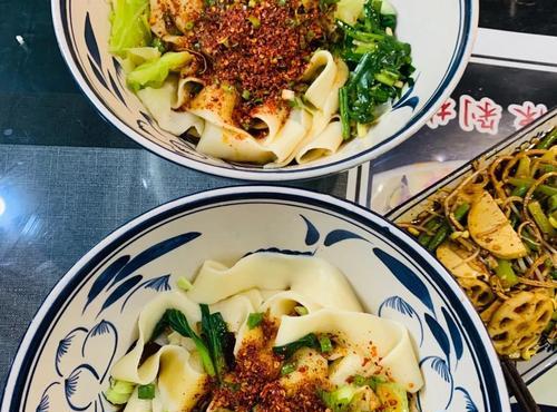 油泼辣面怎么做？步骤详解和常见问题解答？  第1张