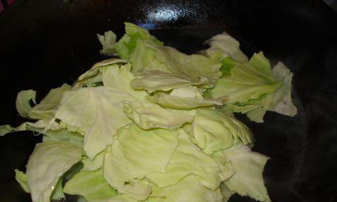 油泼卷心菜怎么做？步骤和技巧有哪些？  第2张