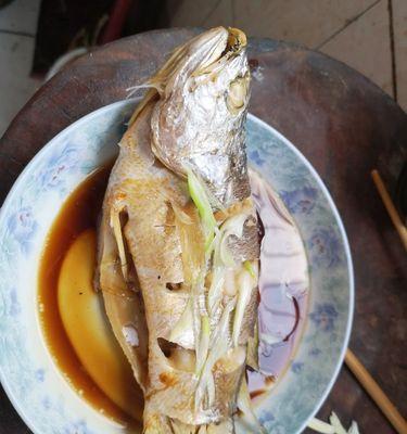 油泼黄花鱼怎么做？步骤和技巧有哪些？  第3张