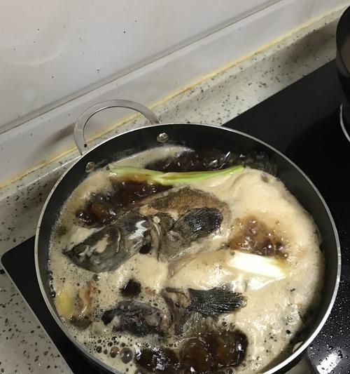 油泼黑头鱼怎么做？步骤和技巧有哪些？