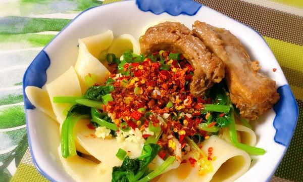 油泼扯面加臊子蔬菜版怎么做？步骤和技巧是什么？  第1张