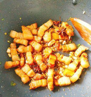 油焖土豆片怎么做？步骤和技巧有哪些？