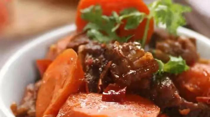 油焖牛肉小辣椒怎么做？步骤和技巧有哪些？  第2张