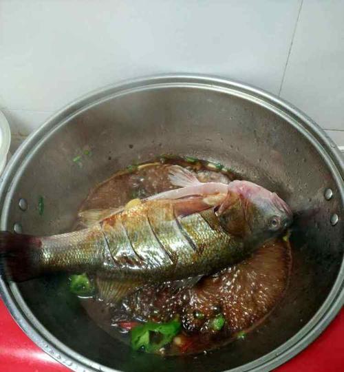 油焖鲈鱼怎么做才入味？步骤详解是什么？