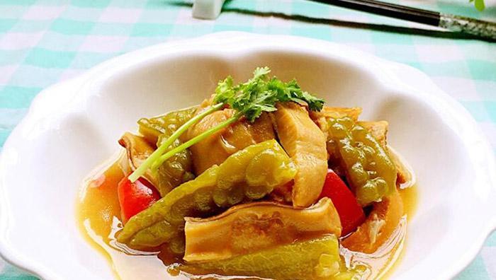 油焖苦瓜的做法是什么？如何做出美味的油焖苦瓜？  第3张