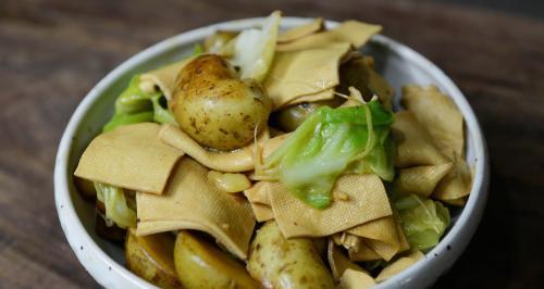 油焖豆怎么做？步骤和技巧有哪些？