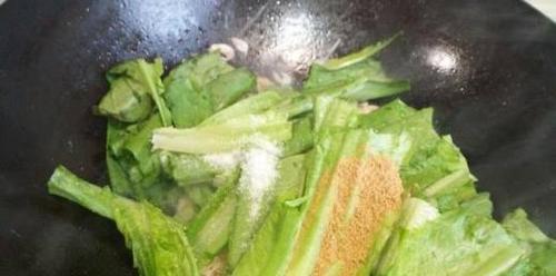 油麦菜炒鸡生肠怎么做？步骤和技巧有哪些？  第3张