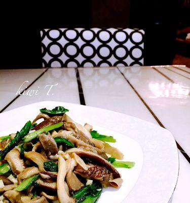 油麦菜扒香菇怎么做？步骤和技巧是什么？