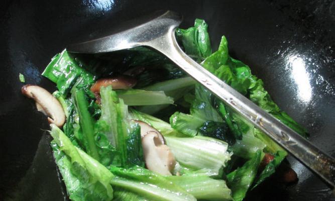 油麦菜扒香菇怎么做？步骤和技巧是什么？  第3张