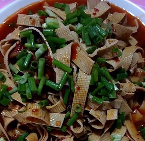 油淋干豆腐的做法是什么？如何在家轻松制作？
