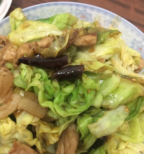 油浇包菜怎么做？步骤和技巧有哪些？