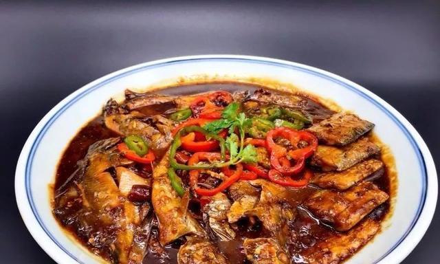 油煎小杂鱼的做法是什么？如何保证鱼肉鲜嫩不散？  第3张