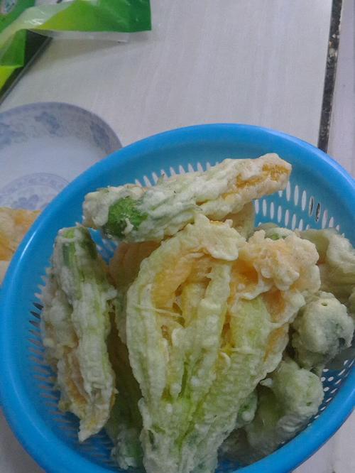 油煎南瓜花怎么做？有哪些步骤和技巧？  第3张