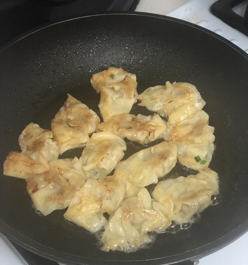 油煎馄饨怎么做才酥脆？有哪些小技巧？