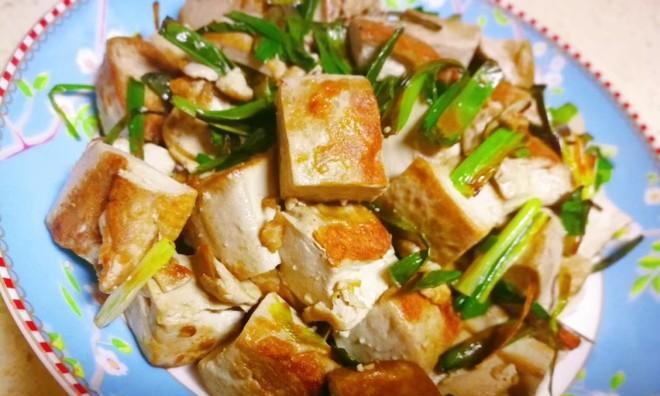 油煎豆腐怎么做才外酥里嫩？步骤和技巧是什么？  第2张
