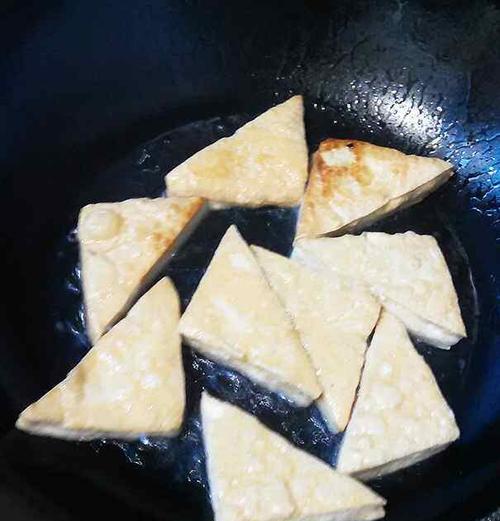 油煎臭豆腐怎么做？步骤和技巧有哪些？  第2张