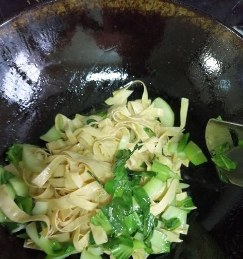 油豆皮怎么做？有哪些简单易学的油豆皮食谱？  第1张