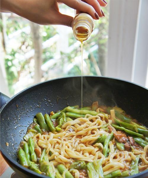 油豆角焖面怎么做？步骤详解和常见问题解答？  第2张