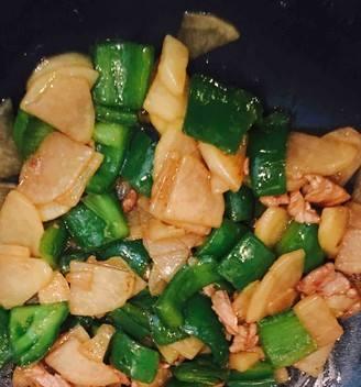 油豆腐土豆炒肉块的做法是什么？步骤详解有吗？