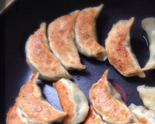 油豆腐皮煎饺怎么做？有哪些步骤和技巧？