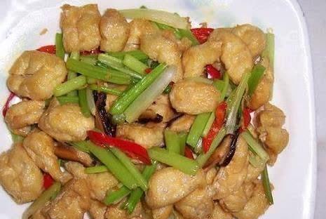 油豆腐焖鱼怎么做？步骤和技巧是什么？  第1张