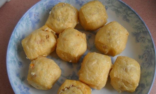 油豆腐炒鱼丸的做法是什么？步骤详解如何做？
