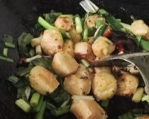 油豆腐炒蒜苗怎么做？步骤和技巧是什么？