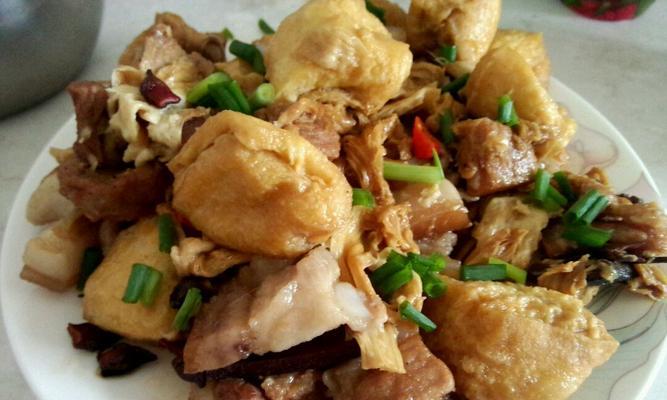 油豆腐炒肉片的做法是什么？如何让肉片更嫩滑？  第2张