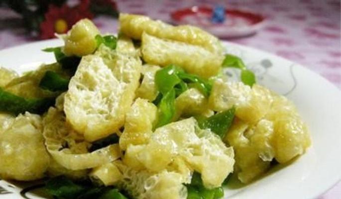 油豆腐炒青椒怎么做？步骤和技巧有哪些？