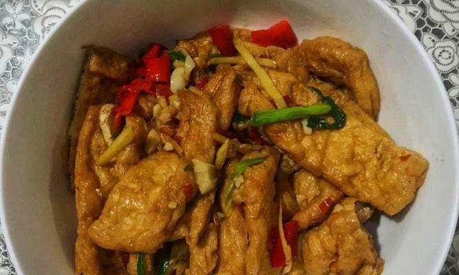 油豆腐炒辣椒怎么做？步骤和技巧是什么？