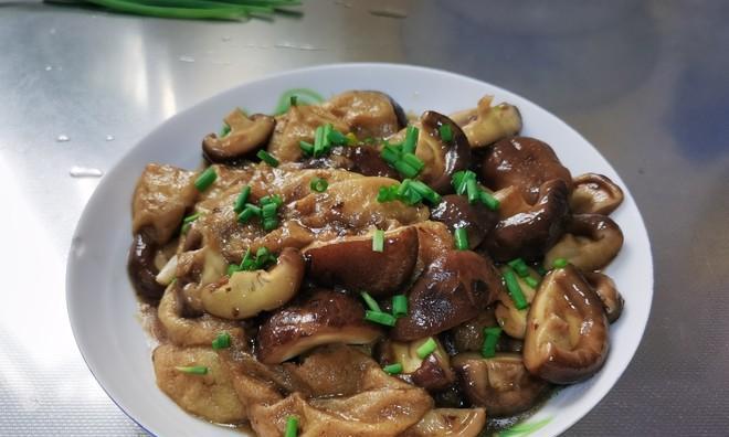 油菜烧面筋的做法是什么？步骤详解如何做出口感鲜美的一道菜？  第1张